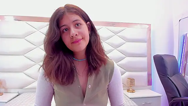 MiaQueen021 online show from 4, 2, 2025