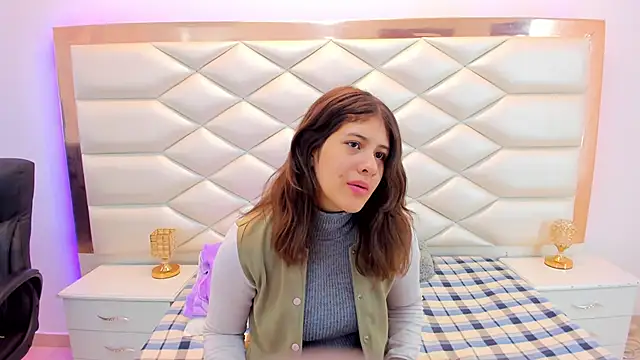 MiaQueen021 online show from 7, 2, 2025