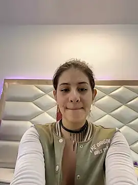 MiaQueen021 online show from 7, 2, 2025