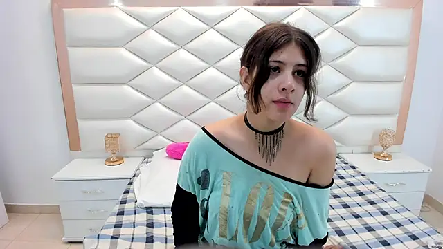 MiaQueen021 online show from 12, 2, 2025