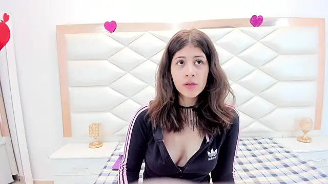 MiaQueen021 online show from 13, 2, 2025