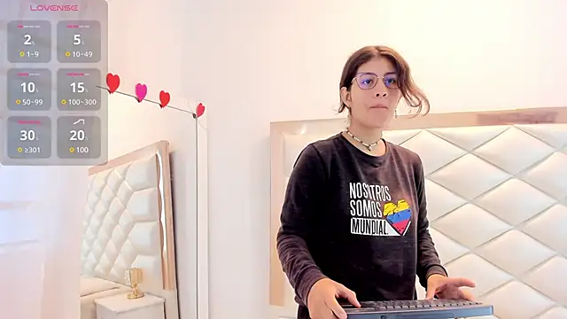 MiaQueen021 online show from 19, 2, 2025