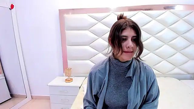 MiaQueen021 online show from 20, 2, 2025