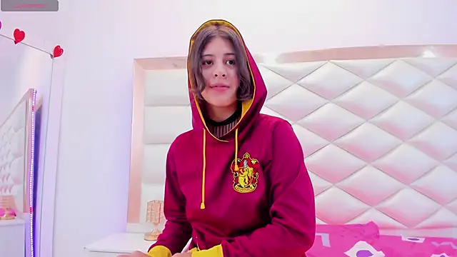 MiaQueen021 online show from 6, 3, 2025