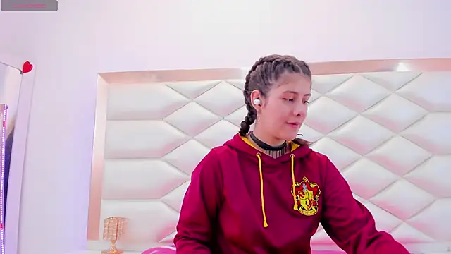 MiaQueen021 online show from 6, 3, 2025