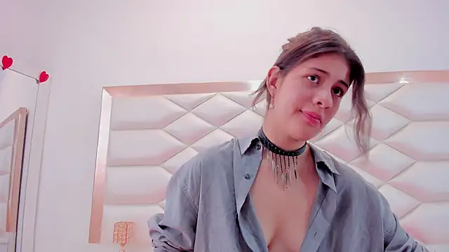 MiaQueen021 online show from 18, 3, 2025