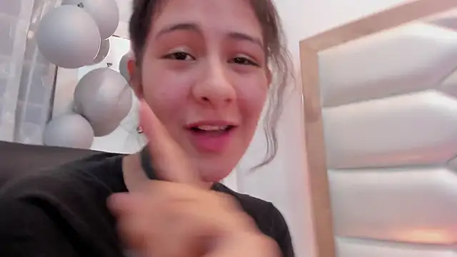 MiaQueen021 online show from 23, 3, 2025