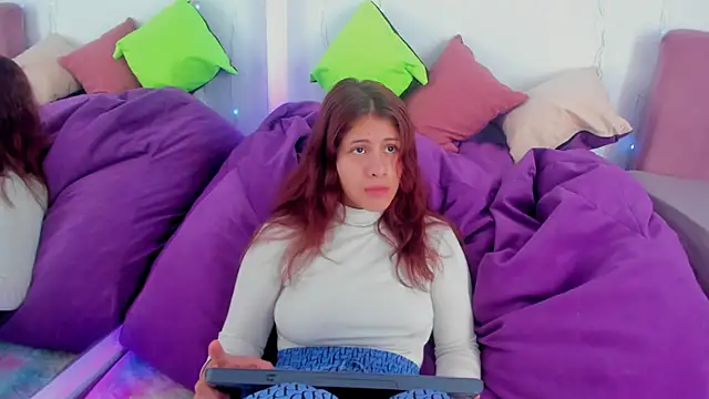 MiaQueen021 online show from 26, 9, 2025