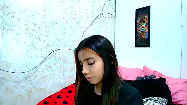 Rousse violett online show from 14, 3, 2025