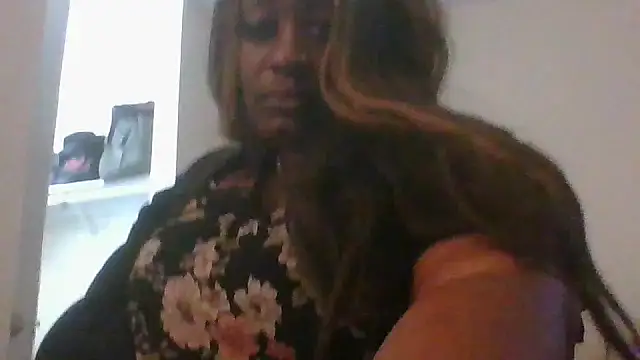 Snapshot of ExoticChocolit chatting on 4, 12, 2025 ExoticChocolit online show from 4, 12, 2025
