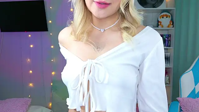 Mercedes Robinson online show from 5, 12, 2025