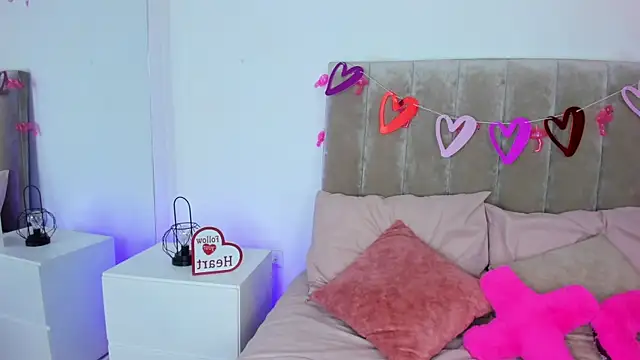 Dahlia Rousse online show from 14, 2, 2025