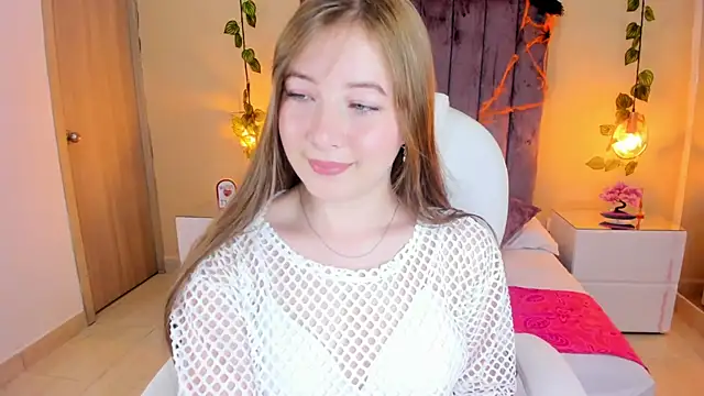 Dahlia Rousse online show from 2, 10, 2025