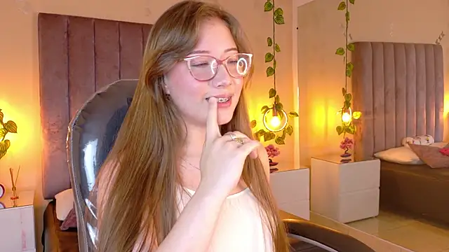 Dahlia Rousse online show from 19, 6, 2026