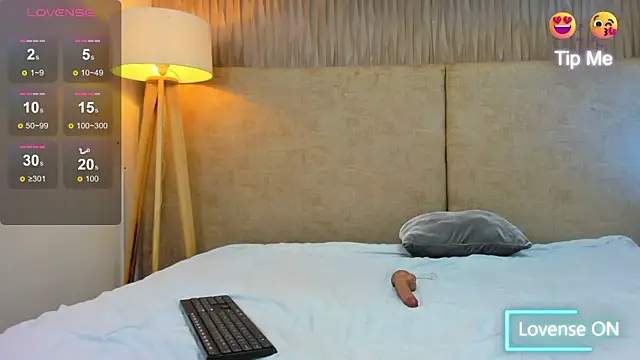 taylorsmiiith  online show from 26, 2, 2025