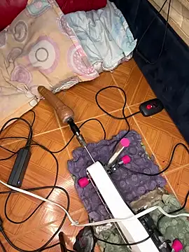 lunitasexy online show from 13, 4, 2026