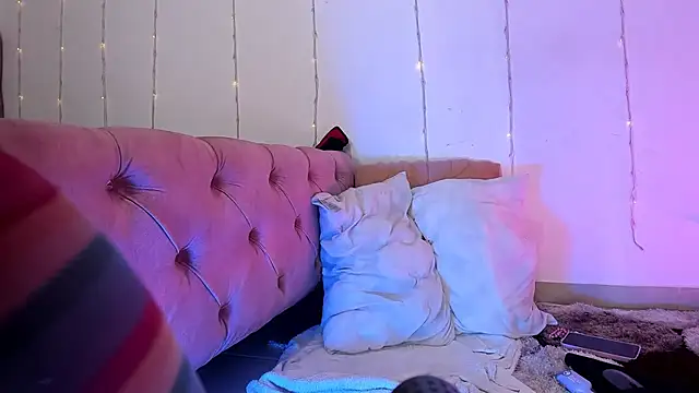 Sophie Heart online show from 9, 2, 2025