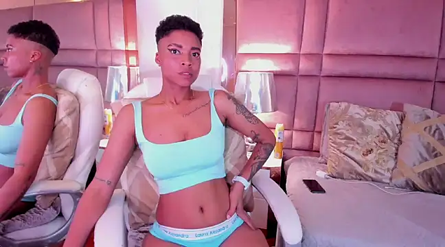 Snapshot of LuciaWallace chatting on 15, 2, 2025 LuciaWallace online show from 15, 2, 2025