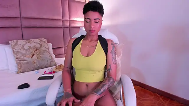 Snapshot of LuciaWallace chatting on 13, 3, 2025 LuciaWallace online show from 13, 3, 2025