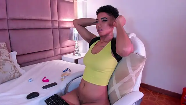 Snapshot of LuciaWallace chatting on 14, 3, 2025 LuciaWallace online show from 14, 3, 2025