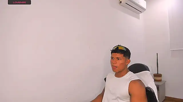 Snapshot of maxsteel177 chatting on 9, 3, 2025 maxsteel177 online show from 9, 3, 2025