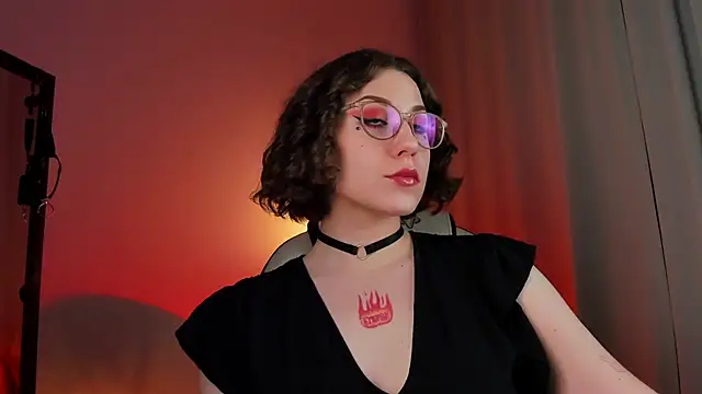 Eva Moss  online show from 15, 3, 2025