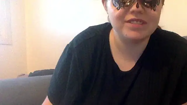 Lacoquinedu636 online show from 22, 1, 2025