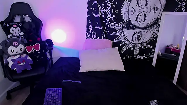 Snapshot of raven__white1 chatting on 11, 10, 2025 raven white1 online show from 11, 10, 2025