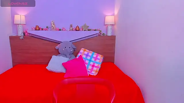 ScarletEmber3 online show from 4, 3, 2025