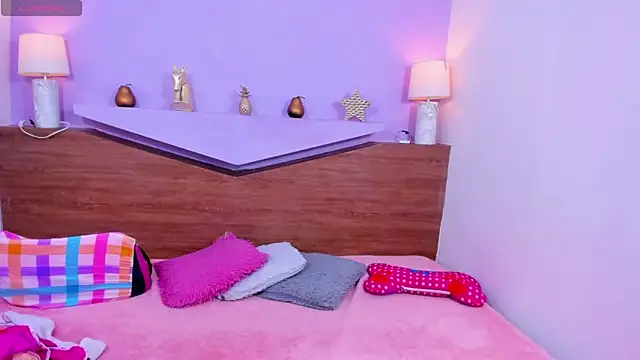 ScarletEmber3 online show from 5, 10, 2025