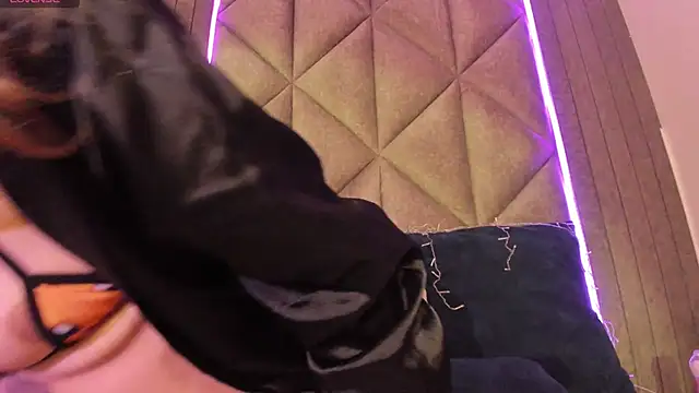 SabrinaSpell  online show from 18, 3, 2025