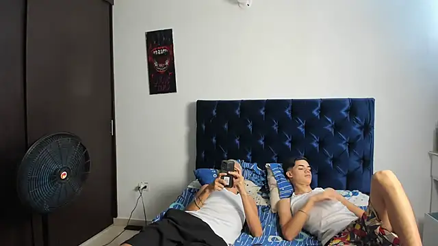 Latinos 2001 online show from 5, 3, 2025