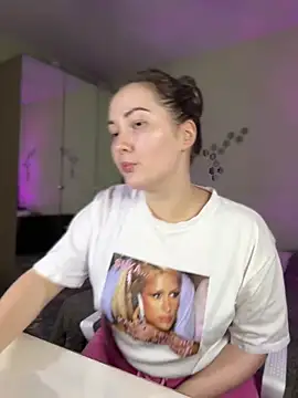 Kiss My Body online show from 20, 2, 2025