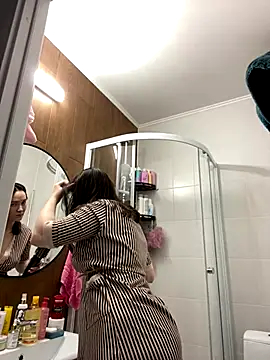 Kiss My Body online show from 5, 12, 2025