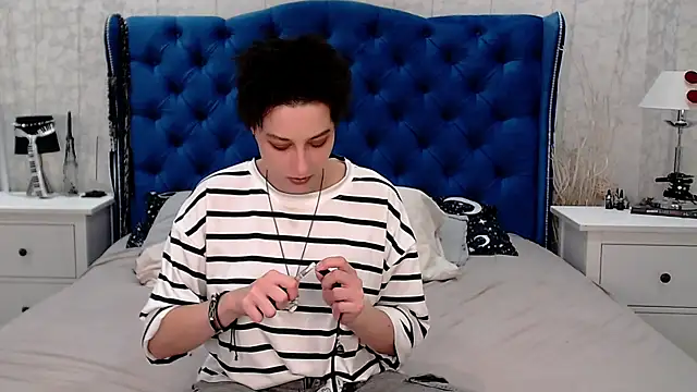 Snapshot of via_mayer_ chatting on 11, 7, 2026 via mayer online show from 11, 7, 2026