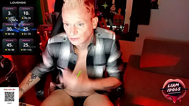 Snapshot of LiamIdols chatting on 8, 10, 2025 LiamIdols online show from 8, 10, 2025