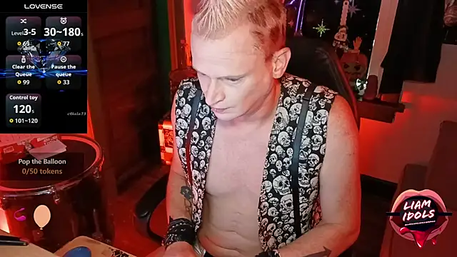 Snapshot of LiamIdols chatting on 4, 11, 2025 LiamIdols online show from 4, 11, 2025