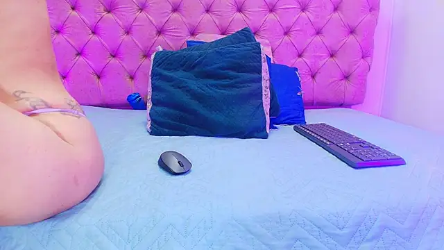 Auroraa miller online show from 18, 9, 2025