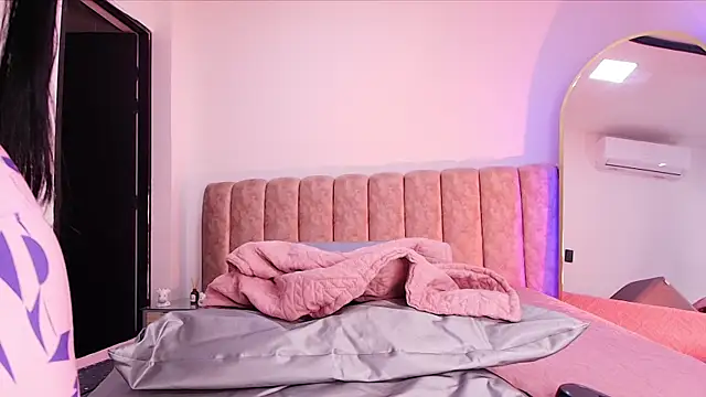 Auroraa miller online show from 9, 1, 2026