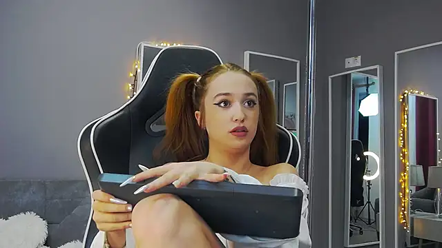 Eva Lovvia  online show from 21, 1, 2025