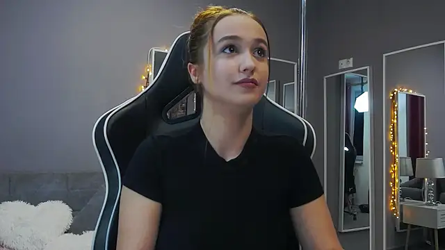 Eva Lovvia  online show from 22, 1, 2025