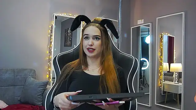 Eva Lovvia  online show from 24, 1, 2025