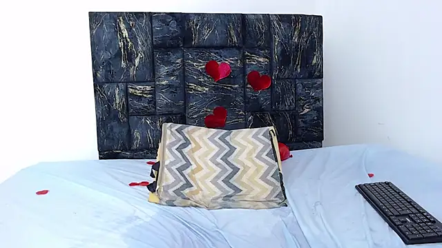 loretahorny online show from 15, 2, 2025