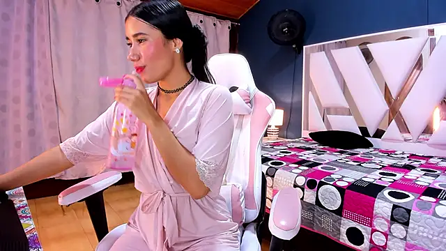 Alondra Cutie online show from 22, 2, 2025