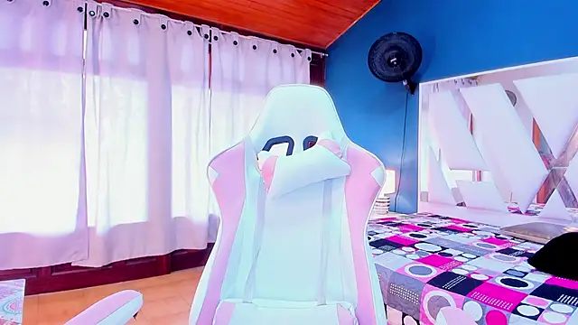 Alondra Cutie online show from 11, 3, 2025