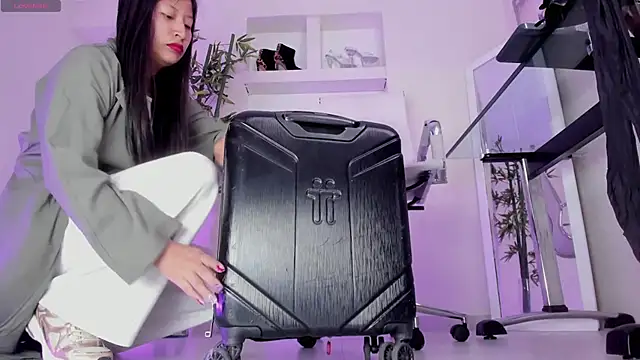 hannah howeell   online show from 22, 10, 2025