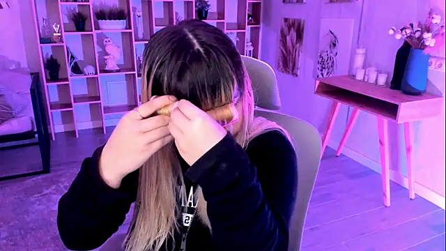 DiaAngell online show from 8, 11, 2025