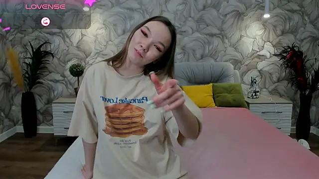 SusannJohnson online show from 8, 3, 2025