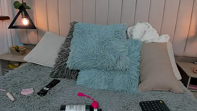 Paulina Lopezz online show from 10, 3, 2025