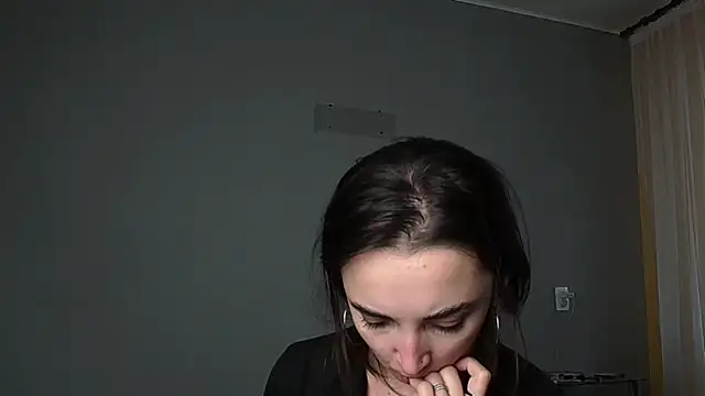 Eva Gloryy online show from 6, 4, 2026